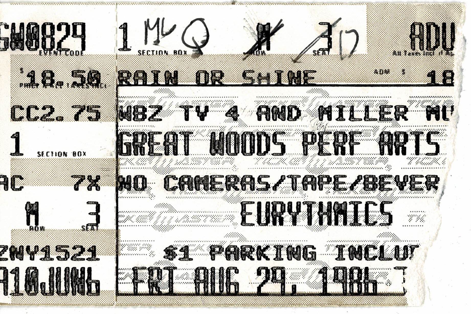 Eurythmics1986-08-29GreatWoodsAmphitheatreMansfieldMA (1).jpg